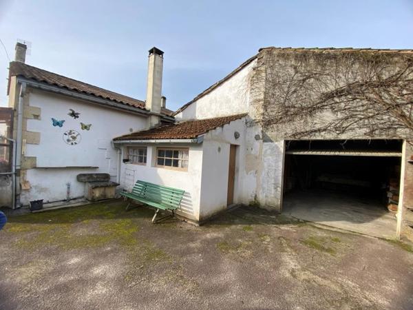 ST YZAN MAISON A RAFRAÎCHIR SUR 840 M² Saint-Yzan-de-Soudiac (33920)