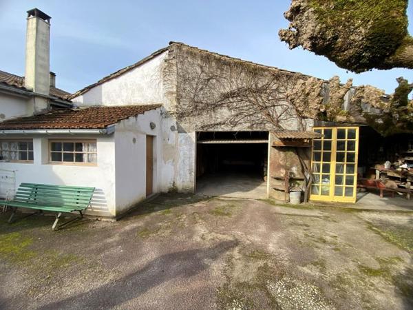 ST YZAN MAISON A RAFRAÎCHIR SUR 840 M² Saint-Yzan-de-Soudiac (33920)
