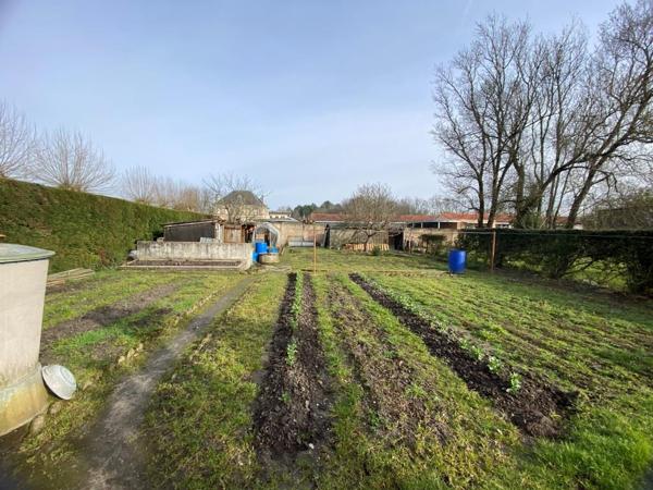 ST YZAN MAISON A RAFRAÎCHIR SUR 840 M² Saint-Yzan-de-Soudiac (33920)