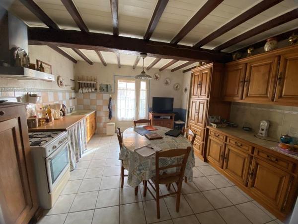 ST YZAN MAISON A RAFRAÎCHIR SUR 840 M² Saint-Yzan-de-Soudiac (33920)