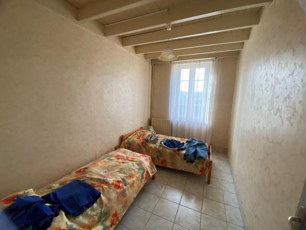 ST YZAN MAISON A RAFRAÎCHIR SUR 840 M² Saint-Yzan-de-Soudiac (33920)