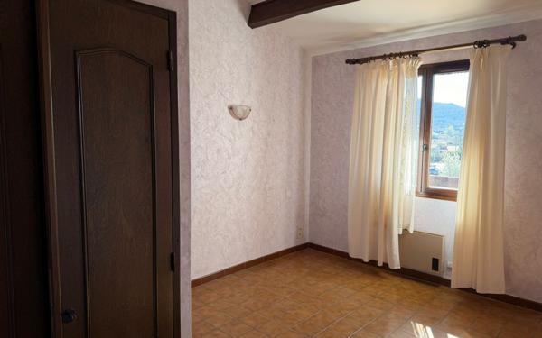 Maison à vendre    6 pièces • 156,79 m2 Saint-Paul-Trois-Châteaux