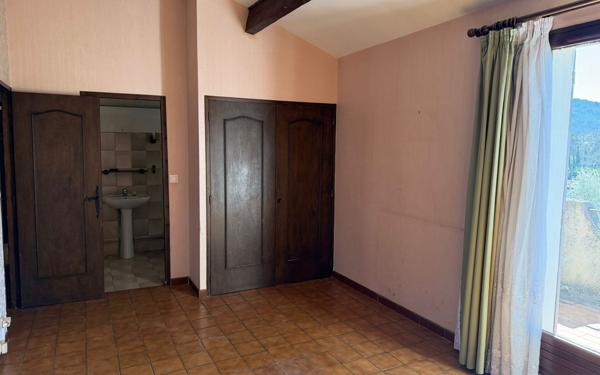 Maison à vendre    6 pièces • 156,79 m2 Saint-Paul-Trois-Châteaux