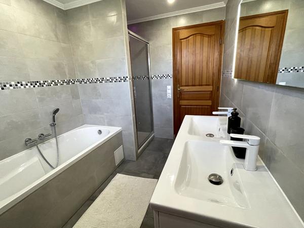 Maison Chelles 6 pièce(s) 120 m2 avec sous-sol total