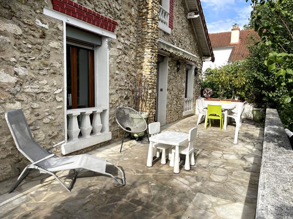 Maison Chelles 6 pièce(s) 120 m2 avec sous-sol total