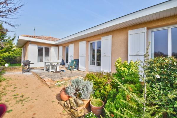 Maison Saint Jean Des Vignes 4 pièce(s) 106 m2 sur  environ 1900m²