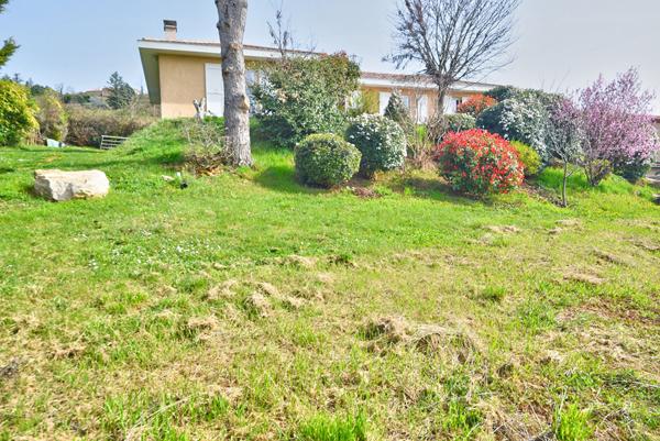 Maison Saint Jean Des Vignes 4 pièce(s) 106 m2 sur  environ 1900m²