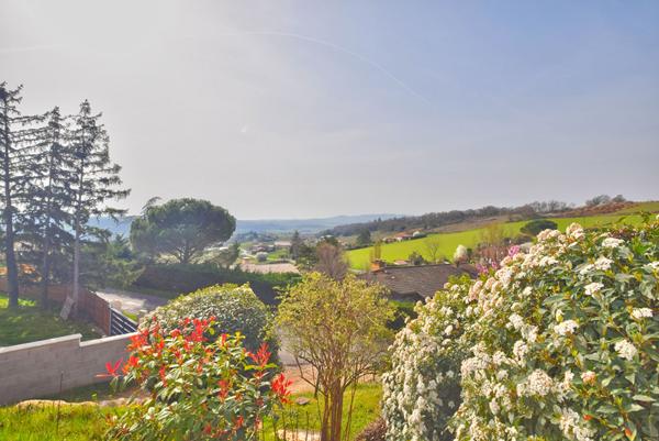 Maison Saint Jean Des Vignes 4 pièce(s) 106 m2 sur  environ 1900m²