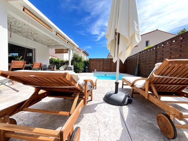 Magnifique maison 3 faces de 120 m² en R+1 contemporaine avec piscine au sel dans un secteur prisé