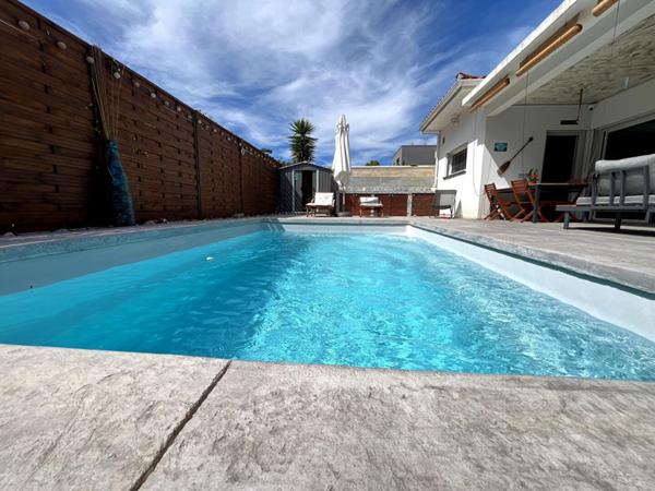 Magnifique maison 3 faces de 120 m² en R+1 contemporaine avec piscine au sel dans un secteur prisé