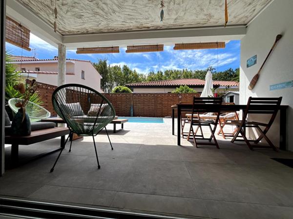 Magnifique maison 3 faces de 120 m² en R+1 contemporaine avec piscine au sel dans un secteur prisé
