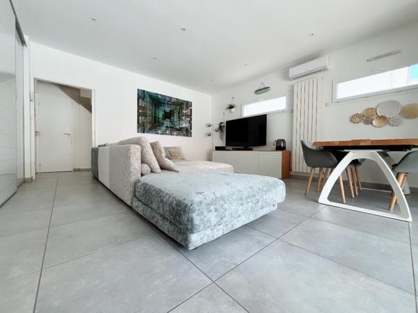 Magnifique maison 3 faces de 120 m² en R+1 contemporaine avec piscine au sel dans un secteur prisé