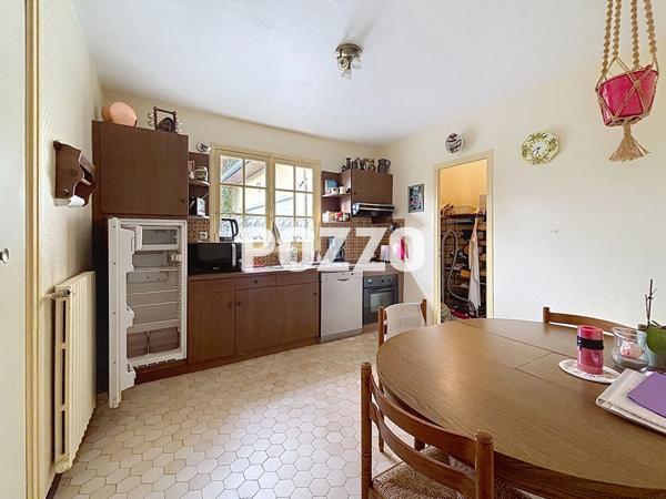 Coutances maison dans Résidence calme, 900 mètres du centre ville, 150 m2 environ, terrain de 900 m² COUTANCES