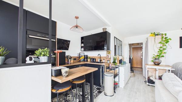 Studio avec Balcon et cave au pied du métro Villejuif Louis Aragon