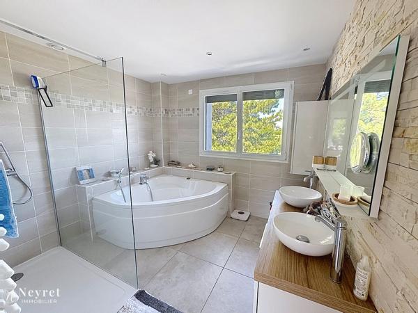 Villeboeuf /Montplaisir Maison de 255,05m2 implantée sur 690M2 de terrain