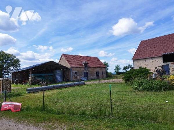 Belle propriété rurale comprenant:
1) Maison d'habitation composée de : cuisine aménagée et éq...