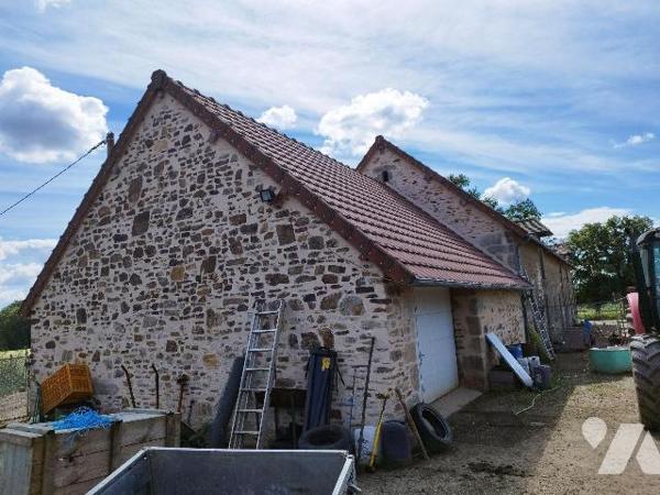 Belle propriété rurale comprenant:
1) Maison d'habitation composée de : cuisine aménagée et éq...