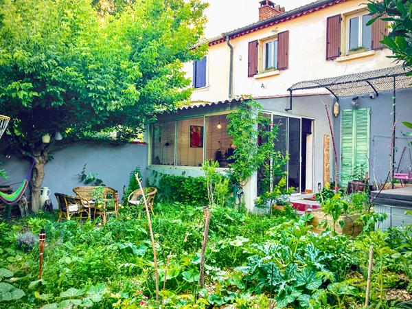 EXCLUSIVITE AVIGNON - MAISON DE CARACTERE RENOVEE DE 171 M² DE SURFACE SUR UN TERRAIN DE 290 M²