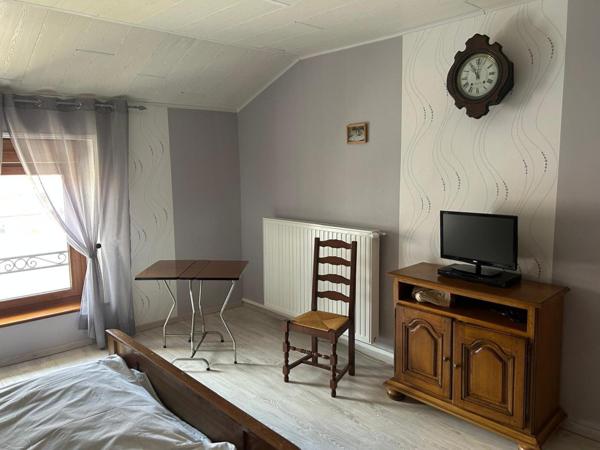 maison de village, avec deux grandes salles avec jardin cloturé