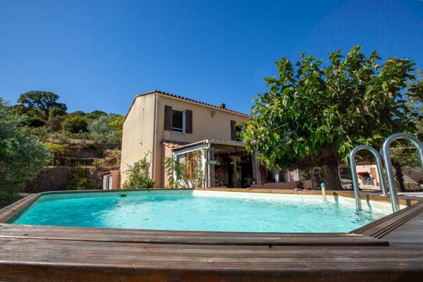 Maison
         6 pièces
        - 108 m² Exclusivité 485 000 € *