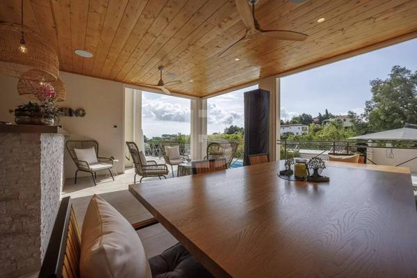 Superbe villa avec piscine dans les collines de Vallauris