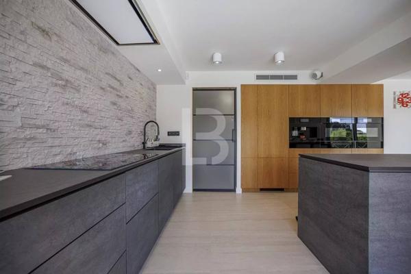 Superbe villa avec piscine dans les collines de Vallauris