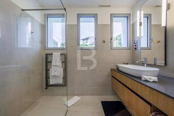 Superbe villa avec piscine dans les collines de Vallauris