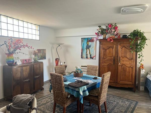 Sete   Appartement en dernier étage avec ascenseur 67 m2