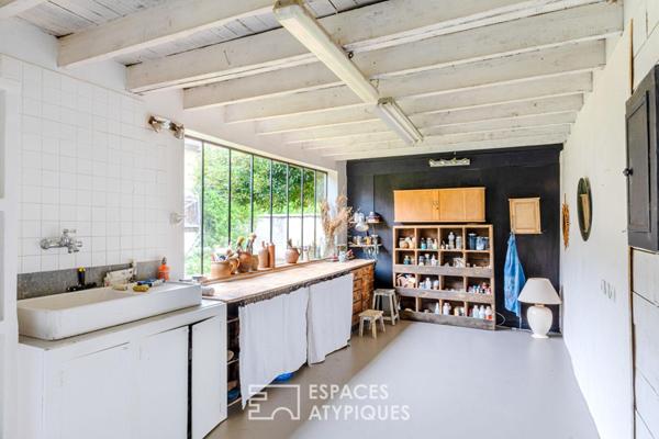Ancienne dépendance d’un Château du XVIIe siècle : une rénovation inspirée entre pierres anciennes et ateliers de création