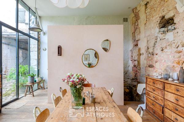 Ancienne dépendance d’un Château du XVIIe siècle : une rénovation inspirée entre pierres anciennes et ateliers de création