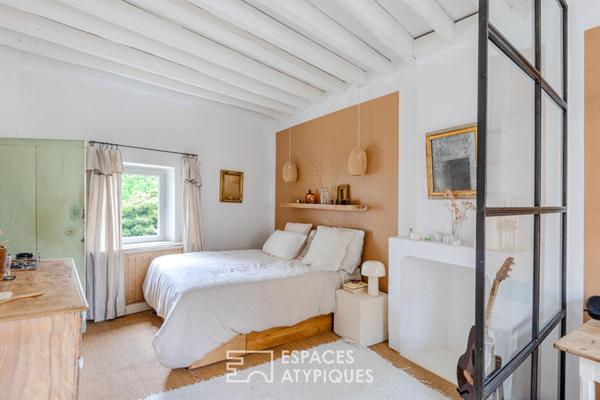 Ancienne dépendance d’un Château du XVIIe siècle : une rénovation inspirée entre pierres anciennes et ateliers de création
