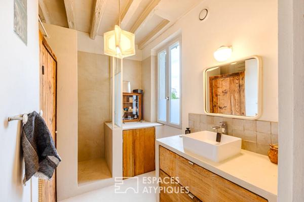 Ancienne dépendance d’un Château du XVIIe siècle : une rénovation inspirée entre pierres anciennes et ateliers de création