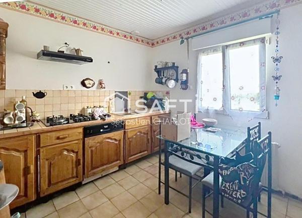 Grande maison avec sous-sol complet et jardin