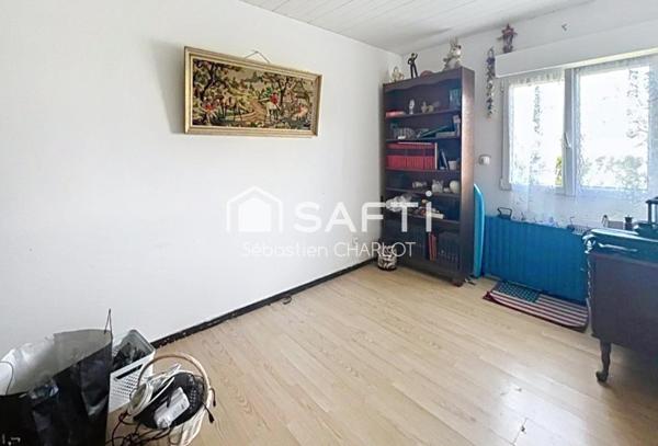 Grande maison avec sous-sol complet et jardin