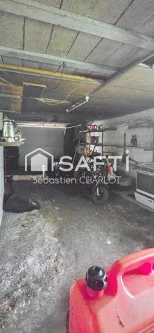 Grande maison avec sous-sol complet et jardin