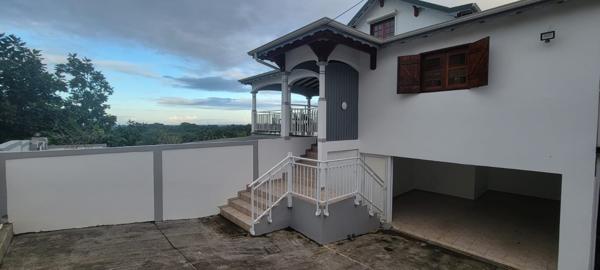 Baie-Mahault (97122) Spacieux T4 + mezzanine vue mer