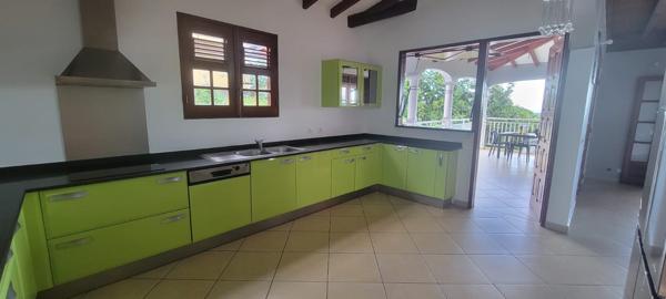 Baie-Mahault (97122) Spacieux T4 + mezzanine vue mer