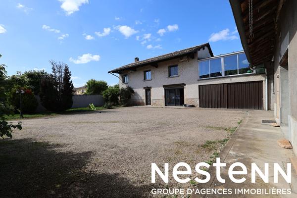 EXCLUSIVITÉ  ! Ensemble immobilier : 2 maisons sur 1 500 m² de terrain clos au centre de FEILLENS  + Dépendances