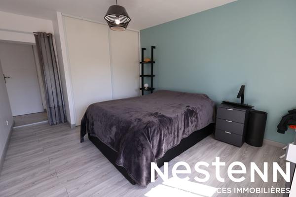 EXCLUSIVITÉ  ! Ensemble immobilier : 2 maisons sur 1 500 m² de terrain clos au centre de FEILLENS  + Dépendances
