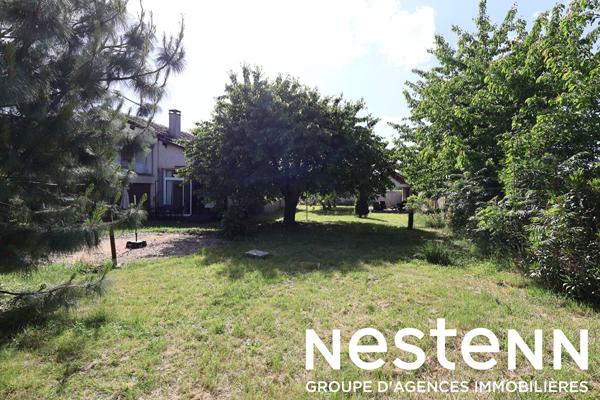 EXCLUSIVITÉ  ! Ensemble immobilier : 2 maisons sur 1 500 m² de terrain clos au centre de FEILLENS  + Dépendances