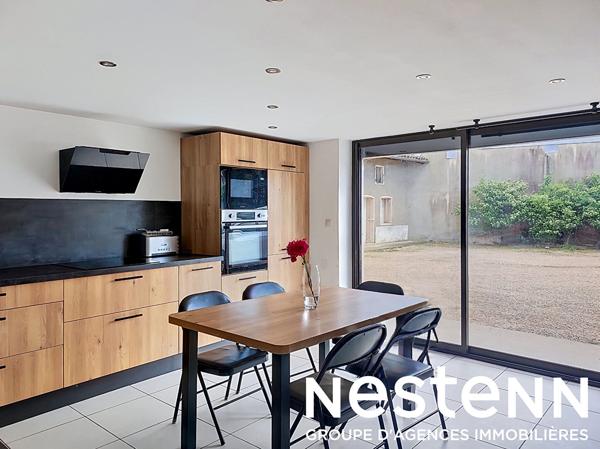 EXCLUSIVITÉ  ! Ensemble immobilier : 2 maisons sur 1 500 m² de terrain clos au centre de FEILLENS  + Dépendances