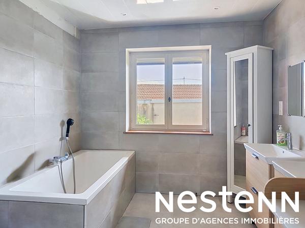 EXCLUSIVITÉ  ! Ensemble immobilier : 2 maisons sur 1 500 m² de terrain clos au centre de FEILLENS  + Dépendances