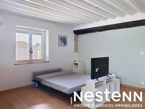 EXCLUSIVITÉ  ! Ensemble immobilier : 2 maisons sur 1 500 m² de terrain clos au centre de FEILLENS  + Dépendances