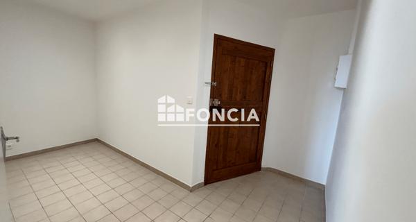 Location Appartement 2 pièces 71.99 m² - Cadenet 84160