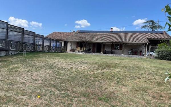 Maison à vendre    2 pièces •  Damazan