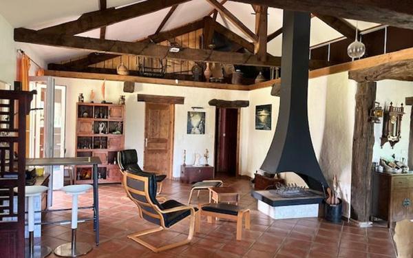 Maison à vendre    2 pièces •  Damazan