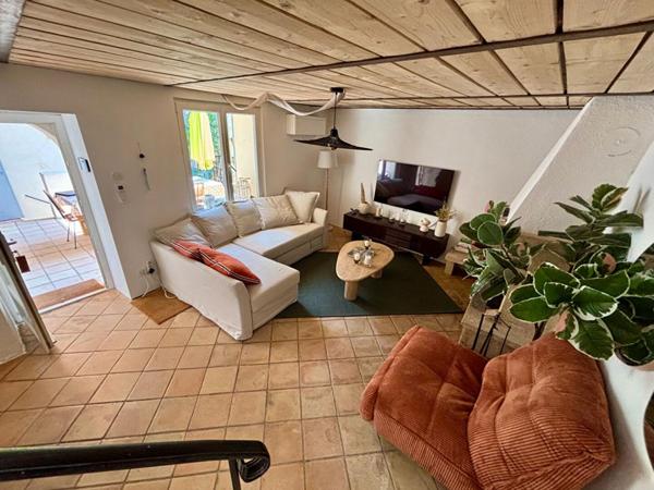 Maison en pierre rénovée avec piscine