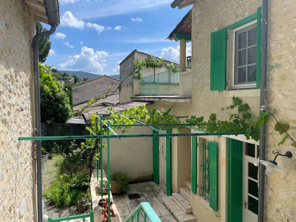 Belle propriété avec terrasse et jardin à Dieulefit