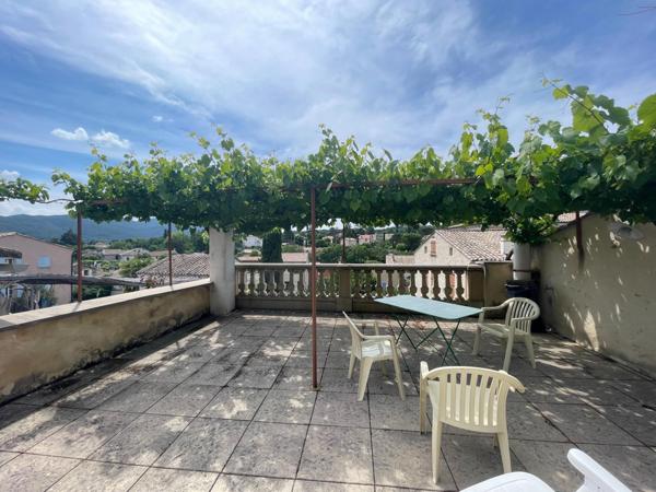 Belle propriété avec terrasse et jardin à Dieulefit