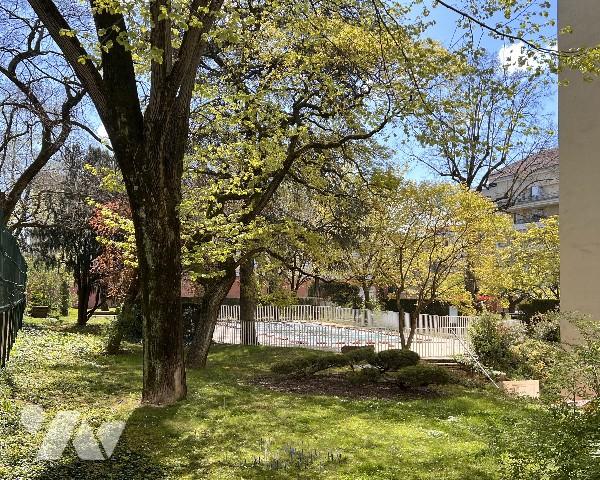 Bd Eugène Réguillon, dans une copropriété avec piscine, T3 de 64,08 m² au calme sur la jardin.